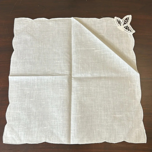 Set of 4 Linen/Cotton  White Battenberg Lace Placemats and Napkins - Picture 6 of 12